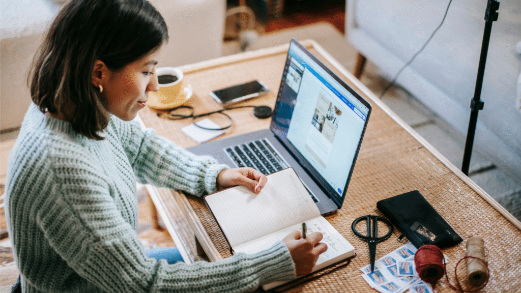 Scheduling vs. Real-Time Posting: What’s Best for Your Brand?